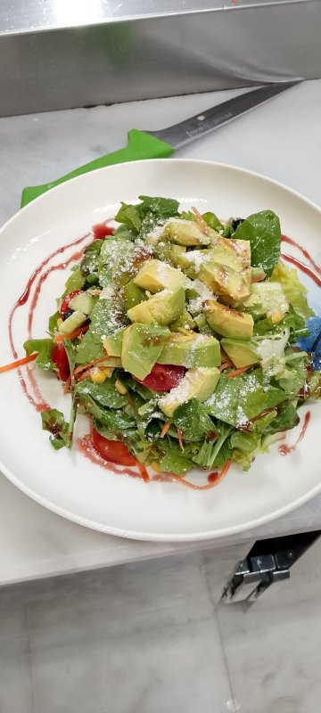 Avokado Salata